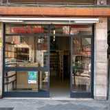Arriviamo quindi in via Bovio, nel cuore del quartiere Libert� di Bari, l� dove si staglia l�insegna rossa con il nome "Il Mercatino del Fumetto"